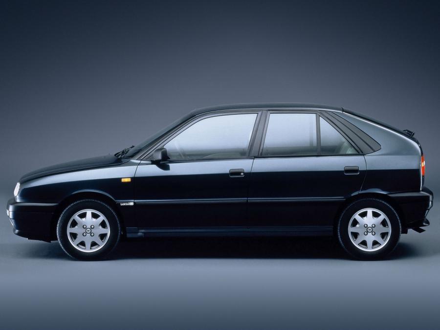  Lancia Delta 1993 года  (фото 9 из 11)